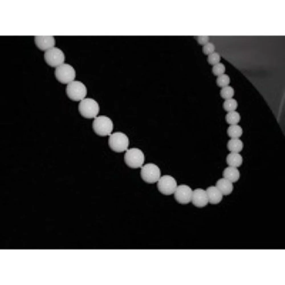 White Plastic Celluloid Beaded Necklace Twist Clasp Closure vINTAGE